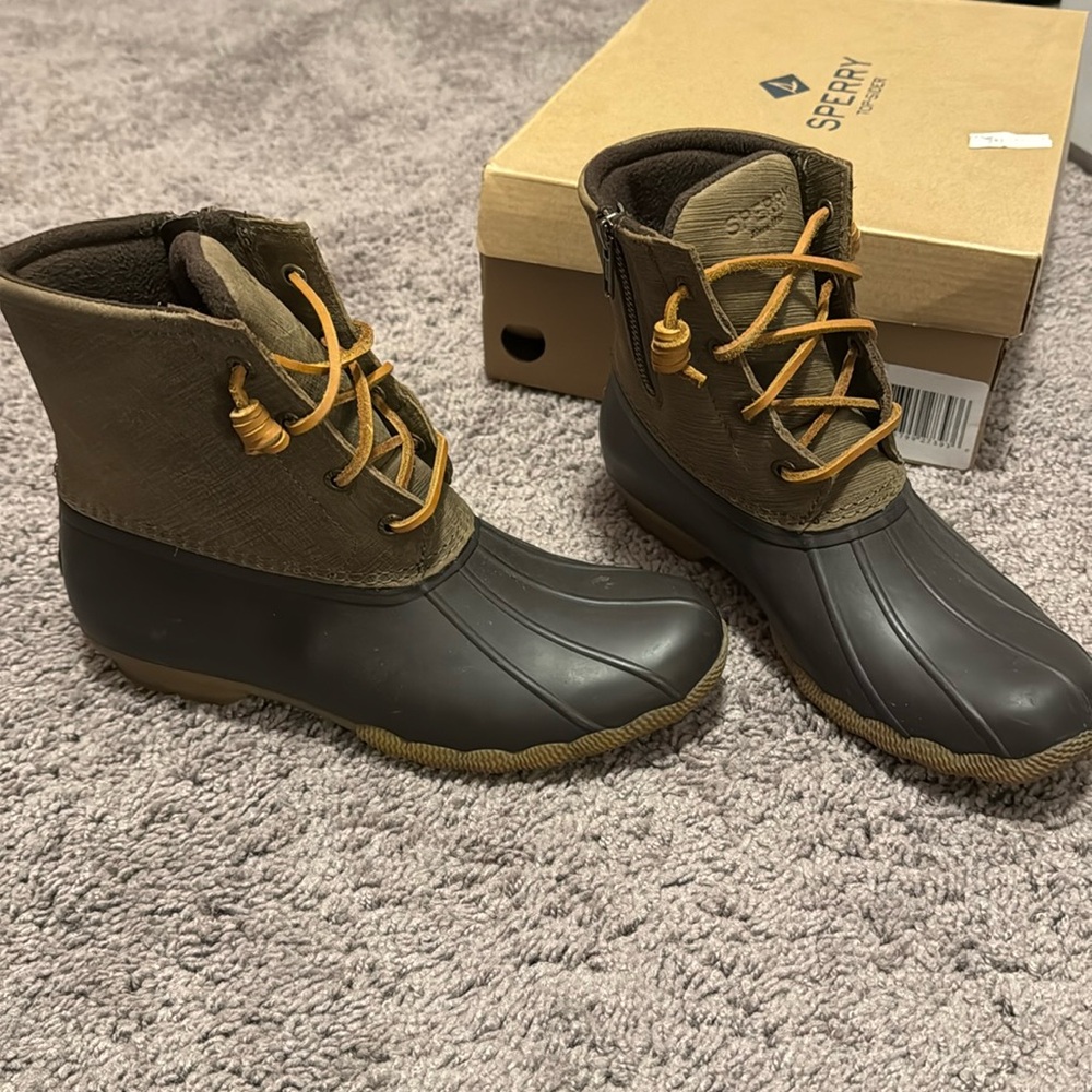 Women’s Sperry Saltwater Duck Boots 8